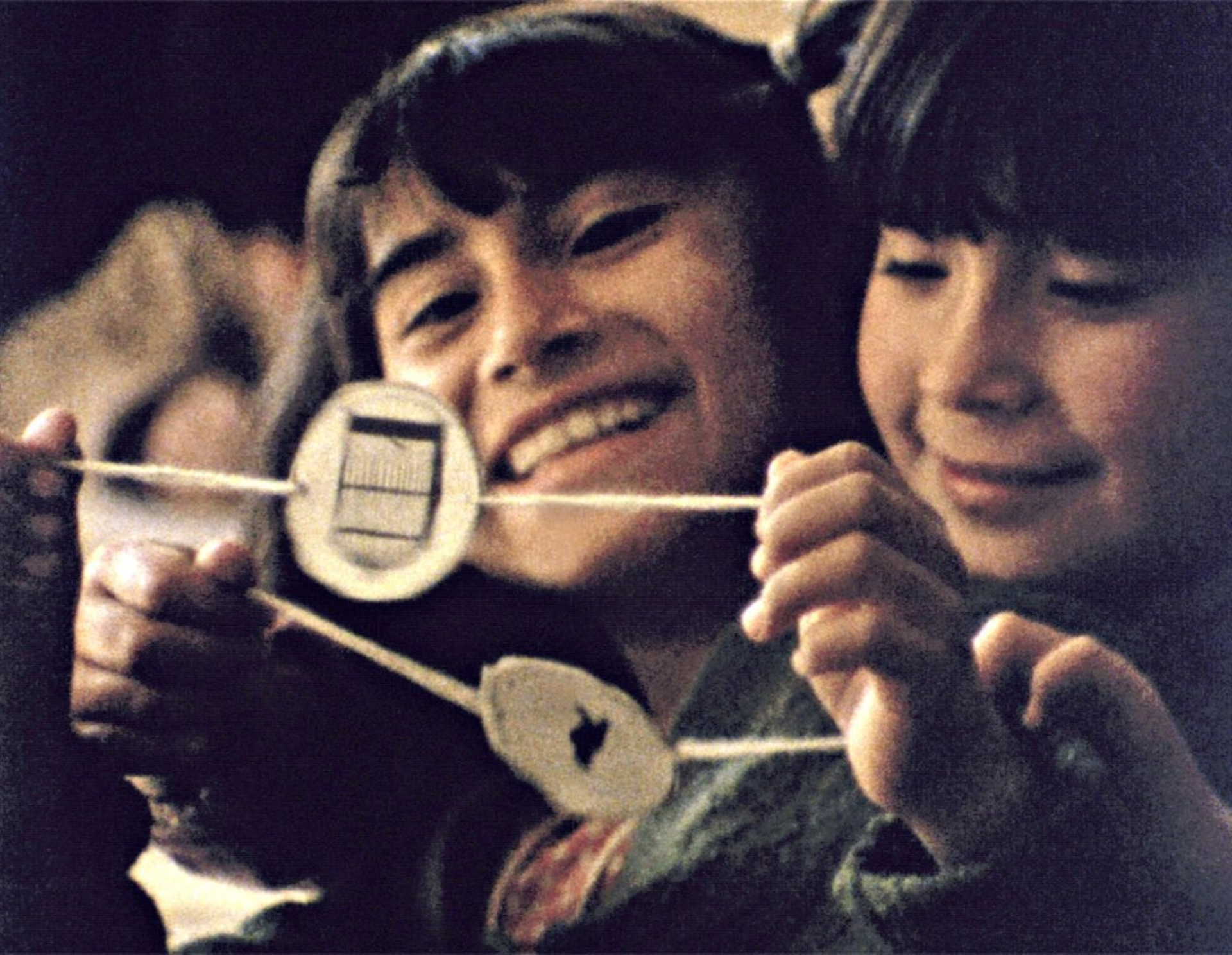 CIEN NIÑOS ESPERANDO UN TREN (1988)