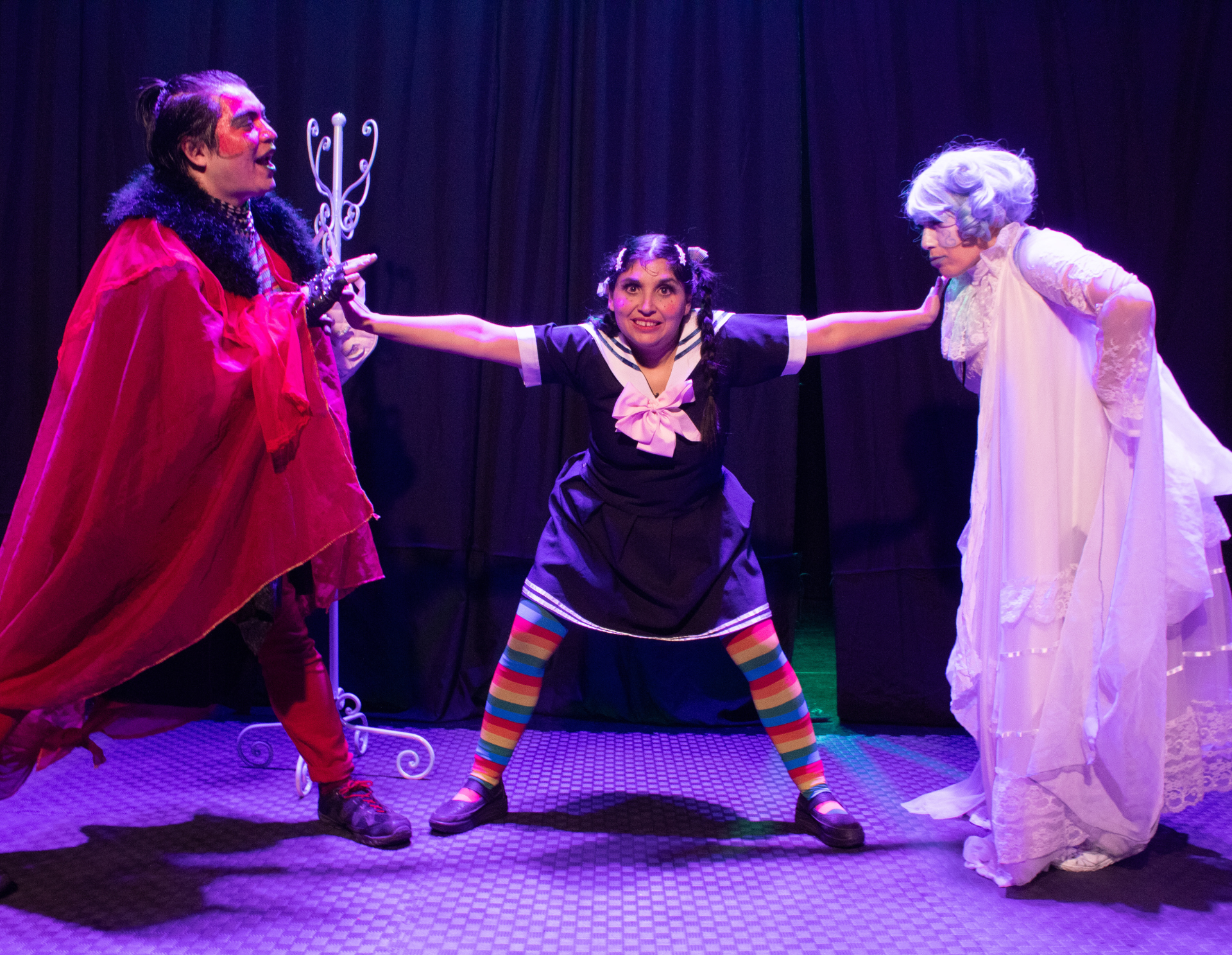 LOS ÁNGELES DE ANTONIA